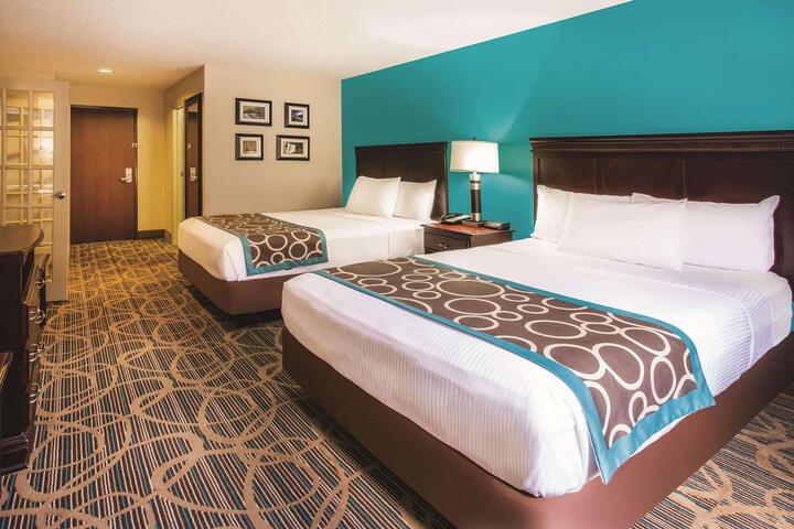 2 Queen Beds Accessible (11 of 11)