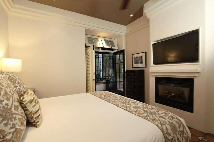 Room 6 of 31