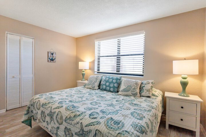 Room 82 of 325