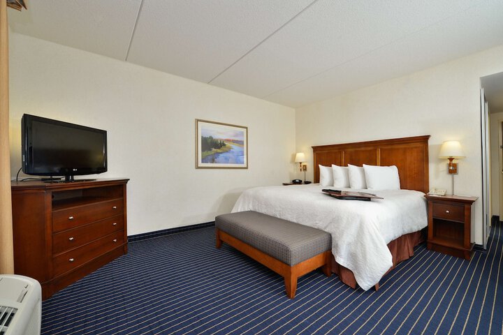 1 King Bed (11 of 16)