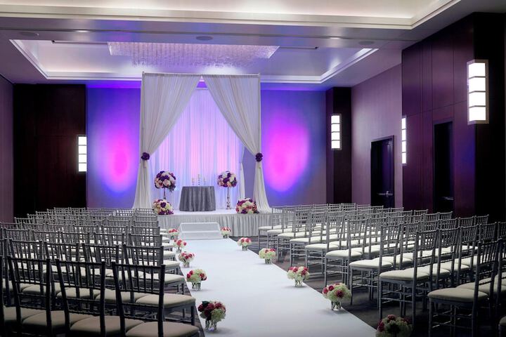 Ballroom/Hall 68 of 98