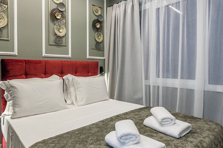 Room 42 of 100