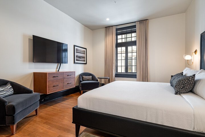 Room 82 of 341