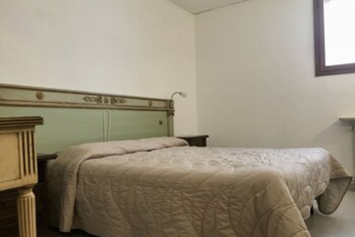 Room 41 of 46
