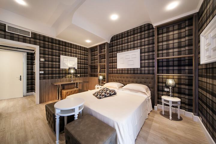Room 10 of 48
