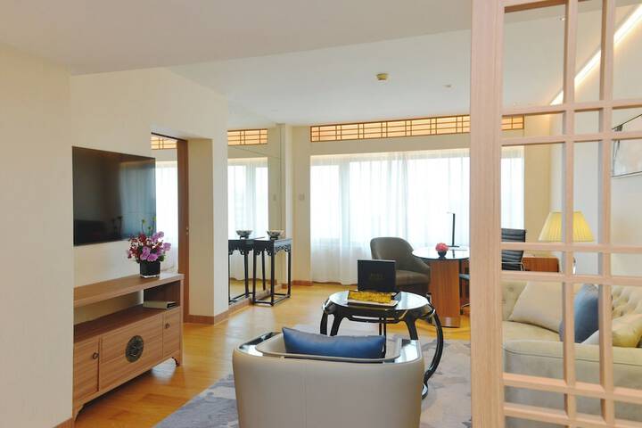 Room 16 of 180