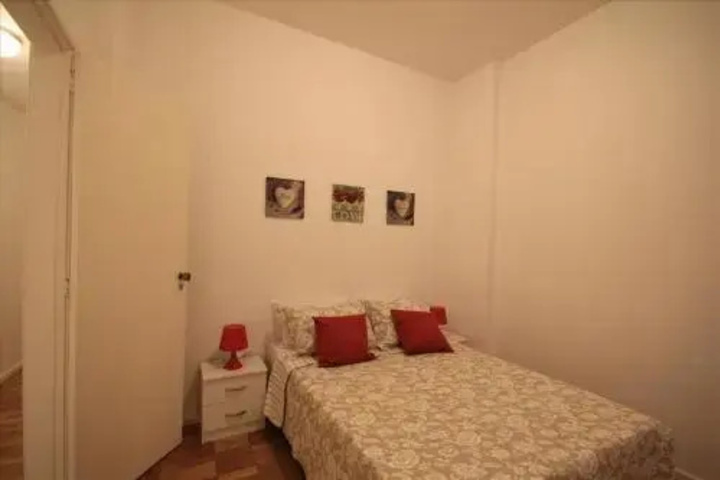 Room 10 of 12