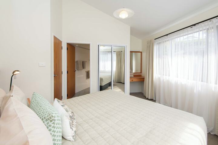 Room 6 of 42