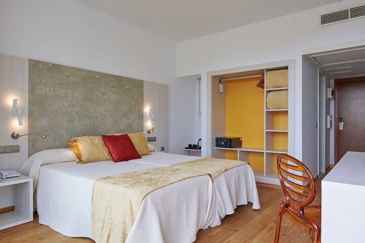 Room 4 of 55