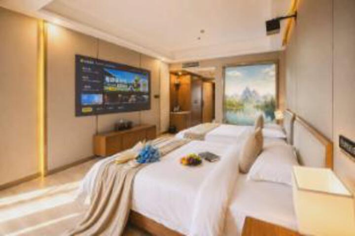 Room 10 of 12