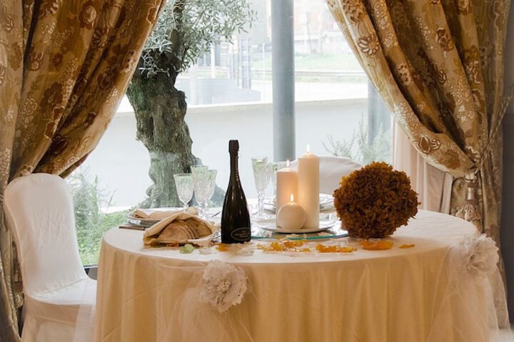 Dining 42 of 77