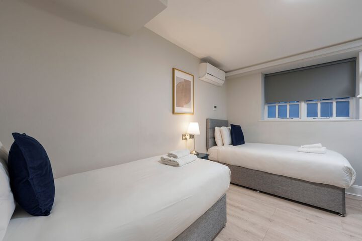Room 16 of 106