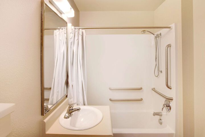 2 Double Beds (13 of 14)