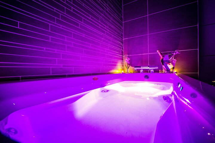 Hot Tub 40 of 56