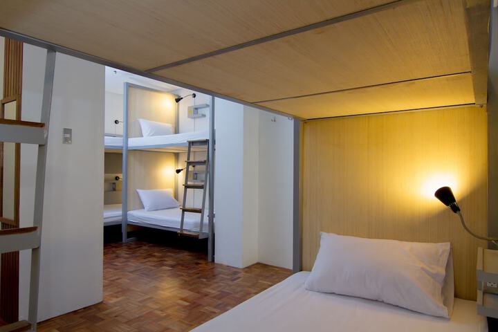 Room 10 of 65