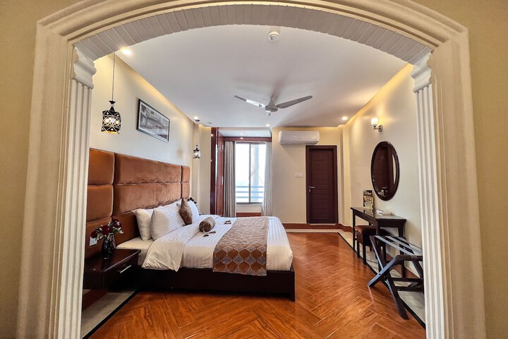 Room 33 of 43