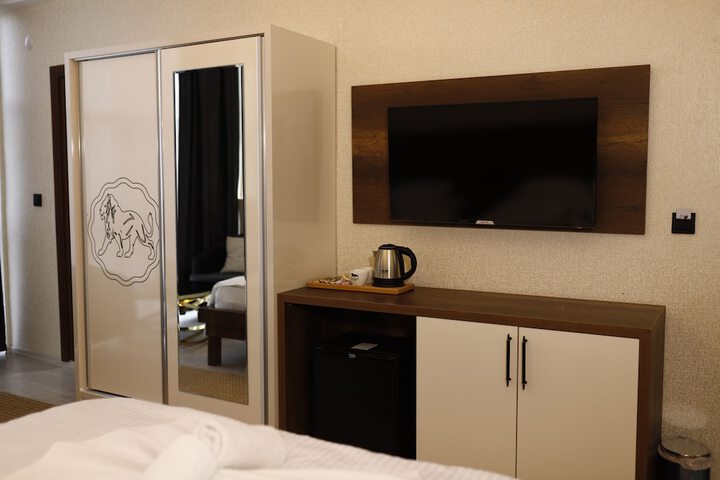 Room 9 of 19