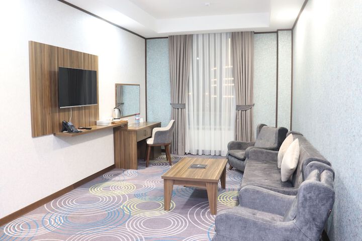 Room 10 of 19