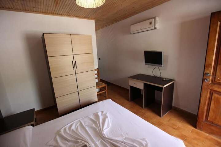 Room 7 of 14