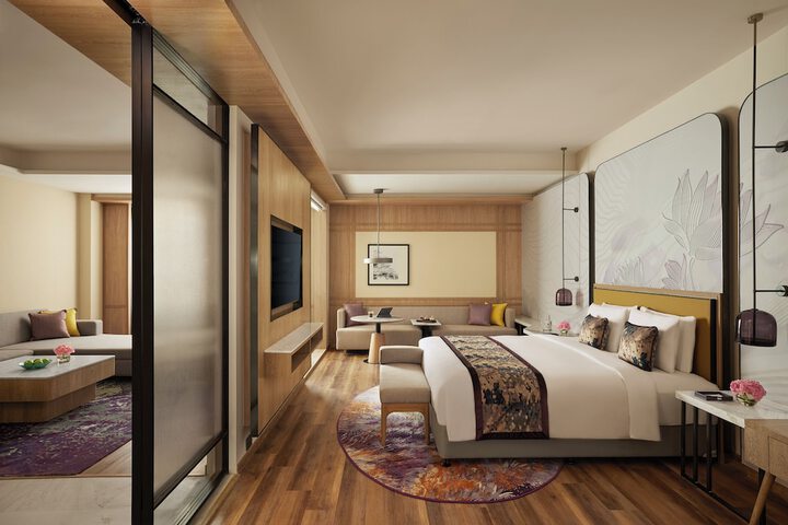 Room 9 of 32