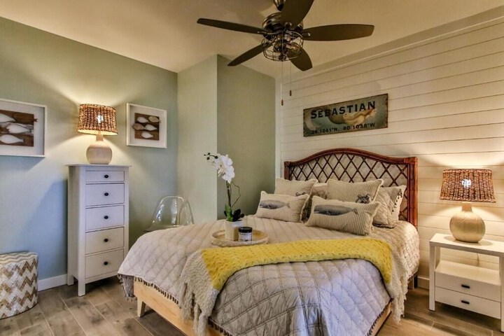 Room 4 of 98
