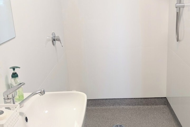 Room 16 of 27
