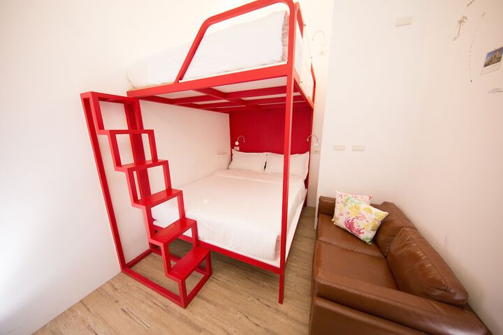 Room 21 of 170