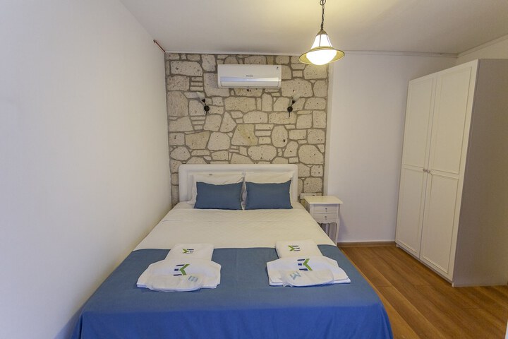 Room 27 of 32