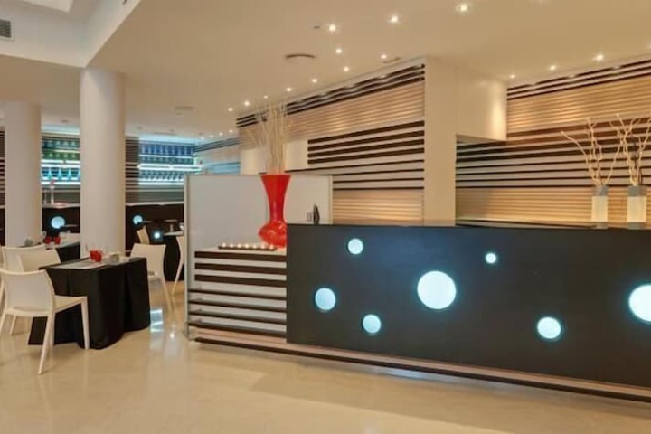 Check-in/check-out kiosk