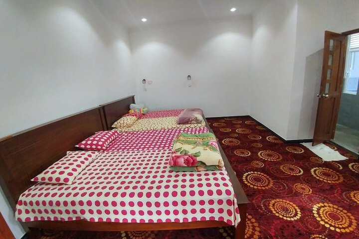 Room 4 of 10