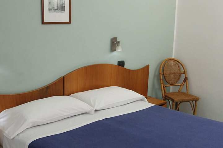 Room 18 of 37