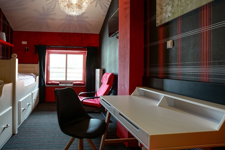 Room 13 of 133