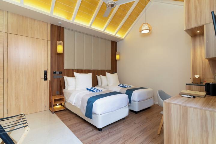 Room 3 of 103