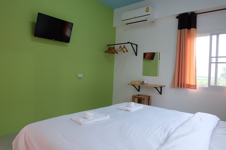 Room 8 of 32