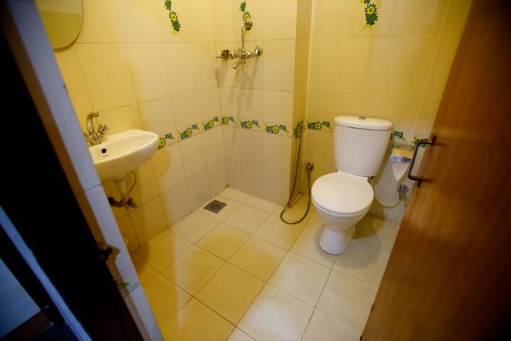 Room 18 of 28