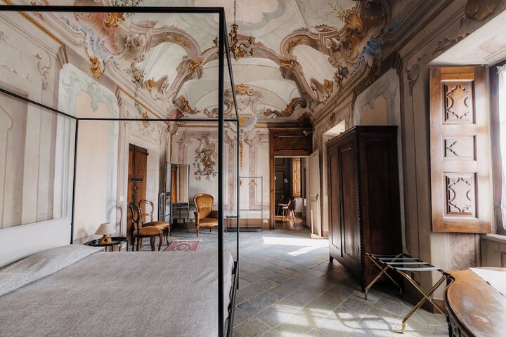 Room 8 of 44