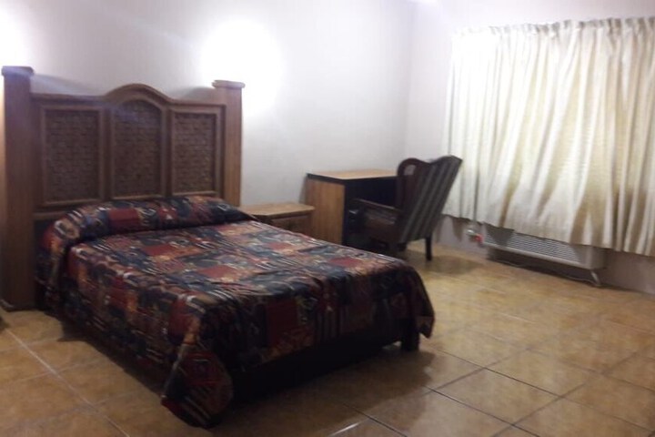 Room 2 of 6