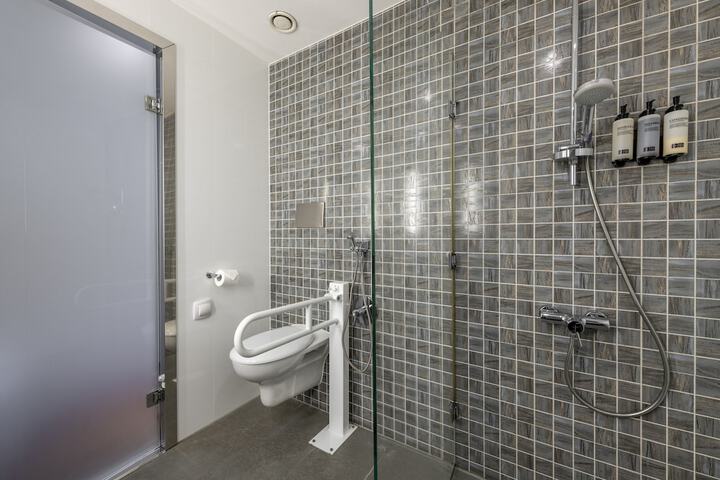 Room 55 of 107