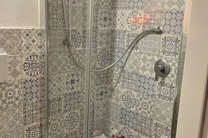 Room 7 of 25