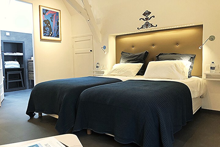 Room 17 of 46