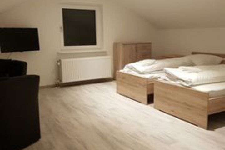 Room 11 of 15