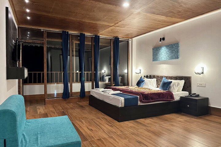 Room 9 of 35