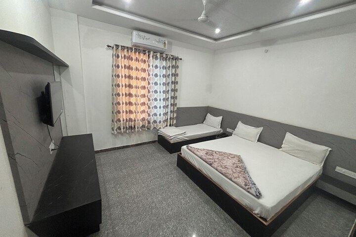 Room 14 of 63