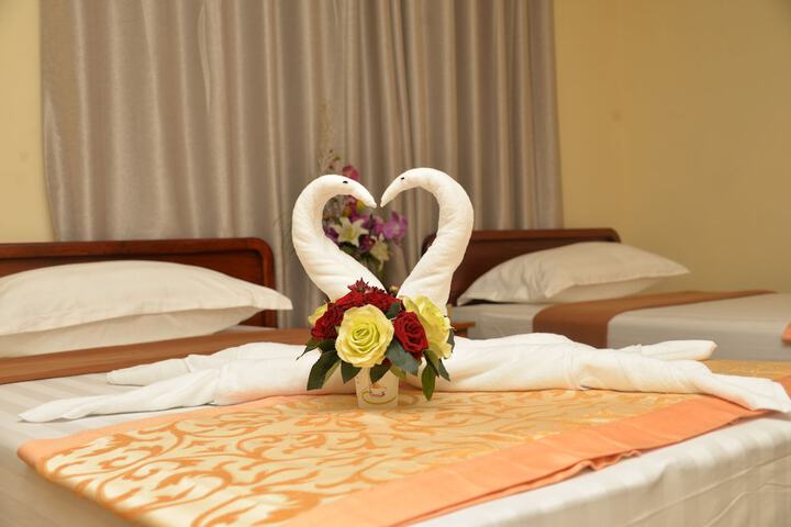 Room 6 of 28