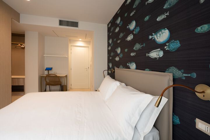Room 2 of 43