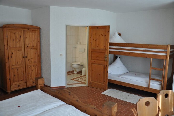 Room 2 of 28