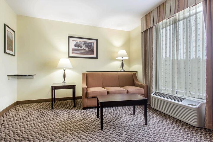 Room 11 of 36