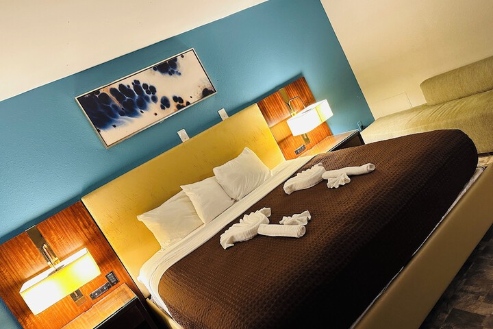 2 Double Beds (9 of 12)