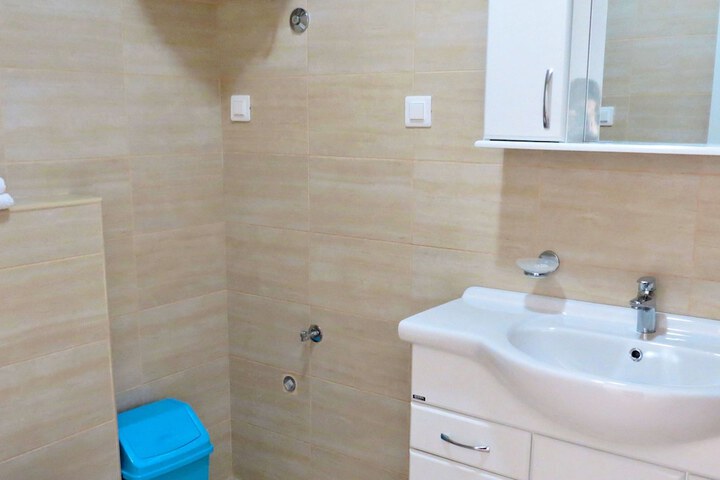 Room 21 of 34