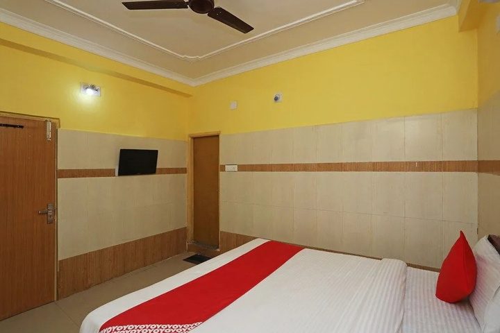 Room 4 of 13